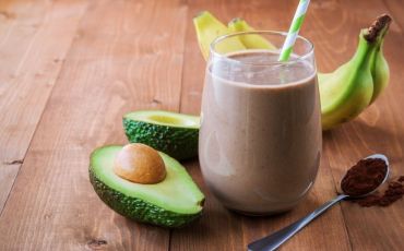 Opskrift: Cremet kakaosmoothie med topping